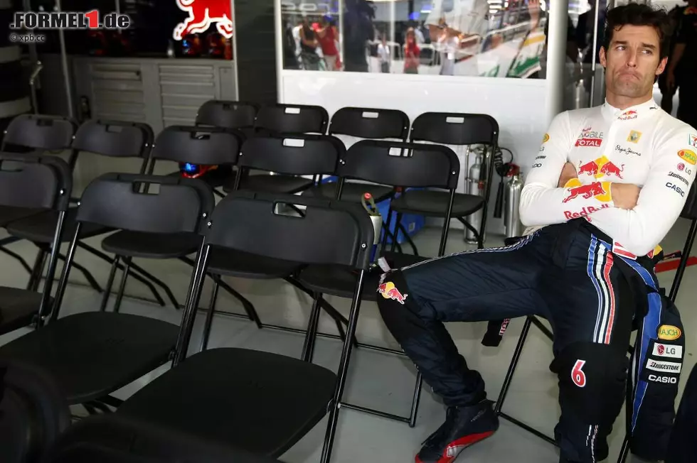 Die Einsamkeit vor dem Start: Da, wo sonst die Mechaniker das Rennen verfolgen, gewann Mark Webber noch einmal ein bisschen Abstand vom großen Trubel. Foto zur News: Die Einsamkeit vor dem Start: Da, wo sonst die Mechaniker das Rennen verfolgen, gewann Mark Webber noch einmal ein bisschen Abstand vom großen Trubel.