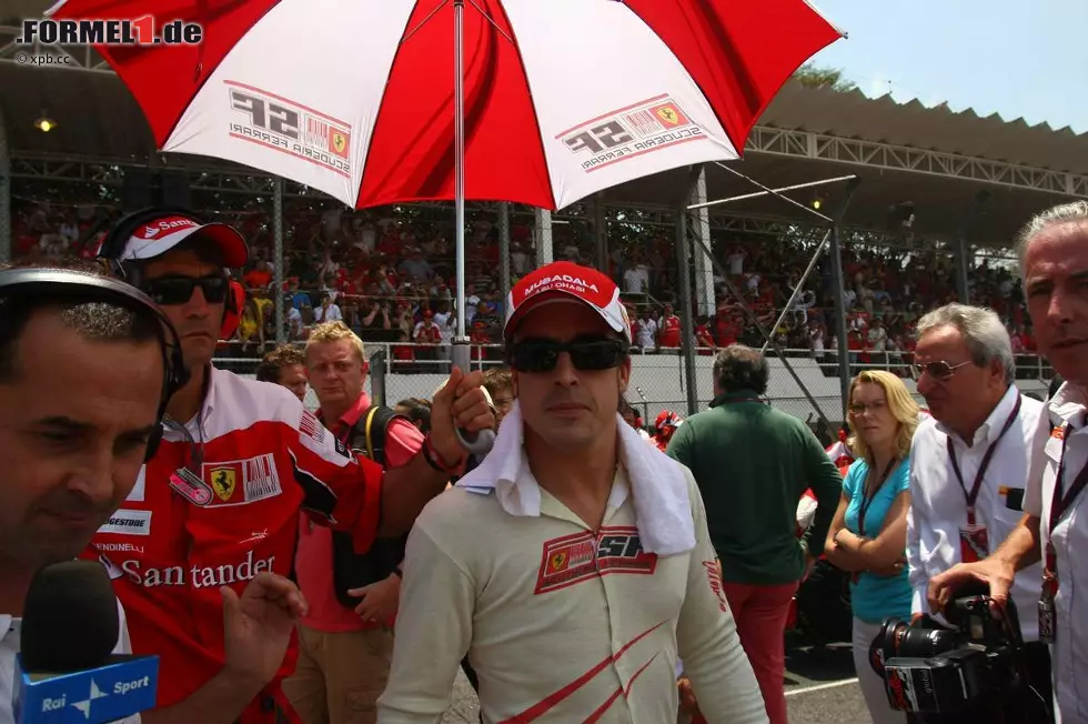 Foto zur News: AS (Spanien): &quot;Alonso hat den Titel selbst in seinen Händen.&quot;