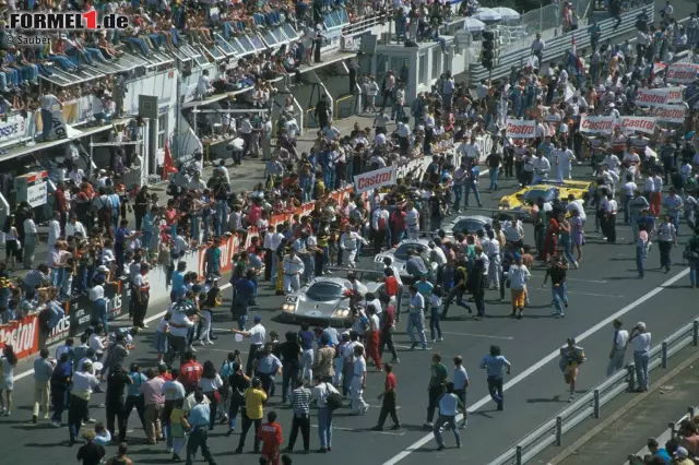 Doppelsieg für Sauber beim 24-Stunden-Rennen in Le Mans 1989. Der Sieg geht an Jochen Mass, Manuel Reuter und Stanley Dickens. Foto zur News: Doppelsieg für Sauber beim 24-Stunden-Rennen in Le Mans 1989. Der Sieg geht an Jochen Mass, Manuel Reuter und Stanley Dickens.