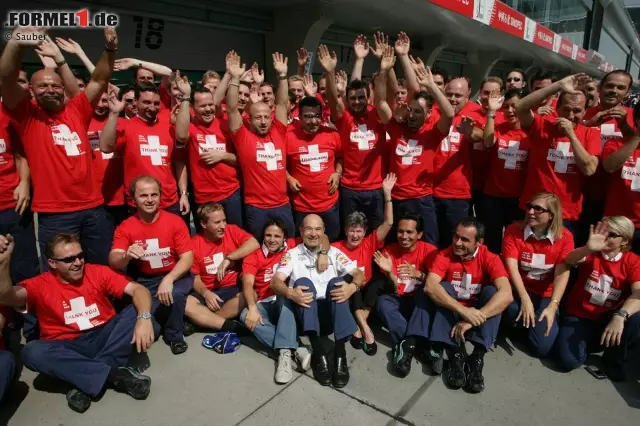 Abschied in Schanghai 2005: Peter Sauber verkauft an BMW und hat nicht vor, noch einmal als Teamchef zurückzukehren. Vermeintlich... Foto zur News: Abschied in Schanghai 2005: Peter Sauber verkauft an BMW und hat nicht vor, noch einmal als Teamchef zurückzukehren. Vermeintlich...