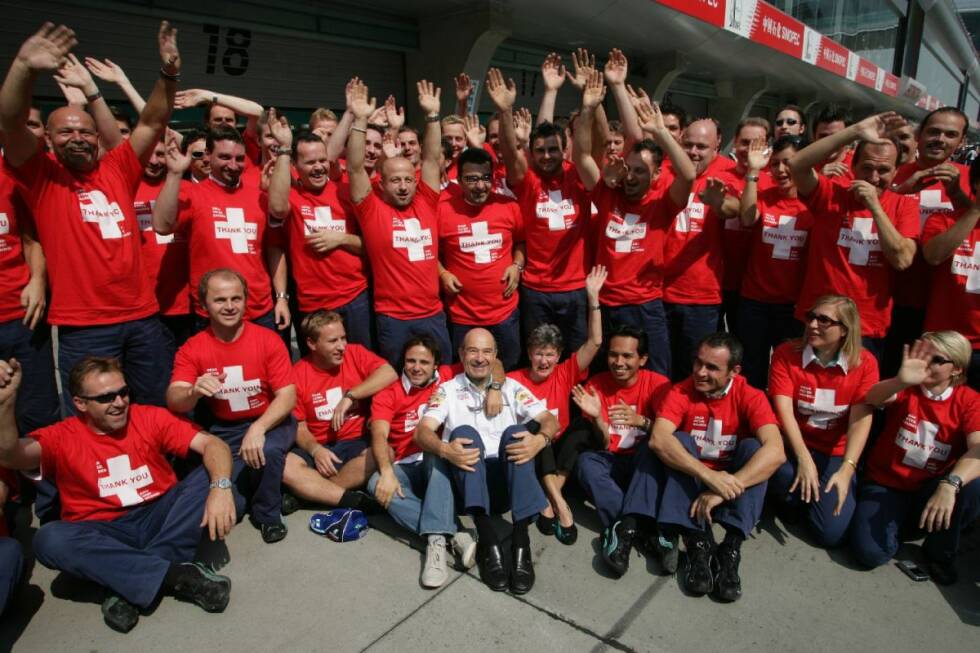 Foto zur News: Abschied in Schanghai 2005: Peter Sauber verkauft an BMW und hat nicht vor, noch einmal als Teamchef zurückzukehren. Vermeintlich...
