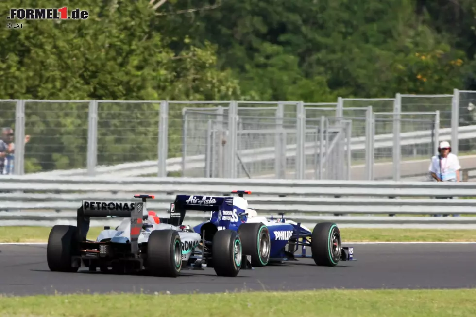 Das Ende vom Lied: Barrichello schlüpfte durch - und beschloss den Ungarn-Grand-Prix auf Position zehn vor Schumacher, der als Elfter punktelos blieb. Foto zur News: Das Ende vom Lied: Barrichello schlüpfte durch - und beschloss den Ungarn-Grand-Prix auf Position zehn vor Schumacher, der als Elfter punktelos blieb.