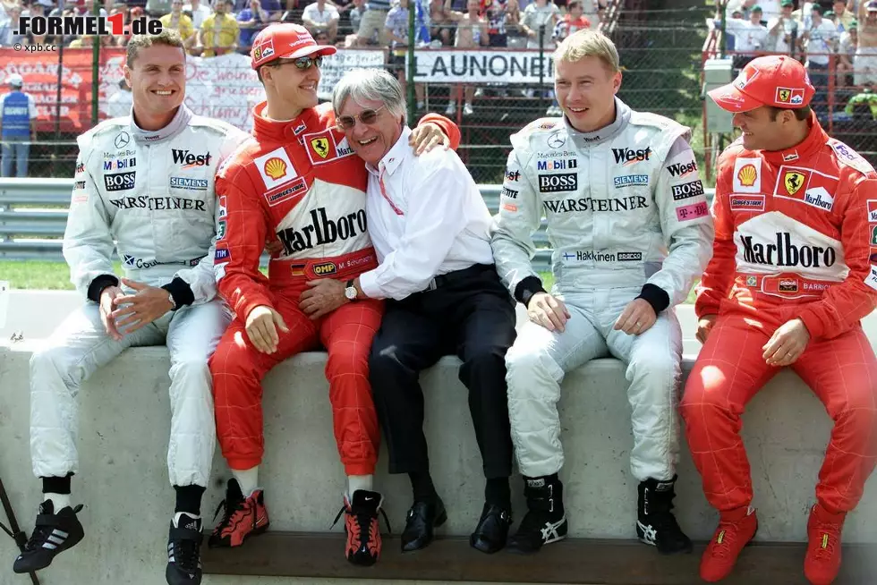 Foto zur News: Gruppenfoto mit den Ferrari- und McLaren Stars in Budapest 2000.