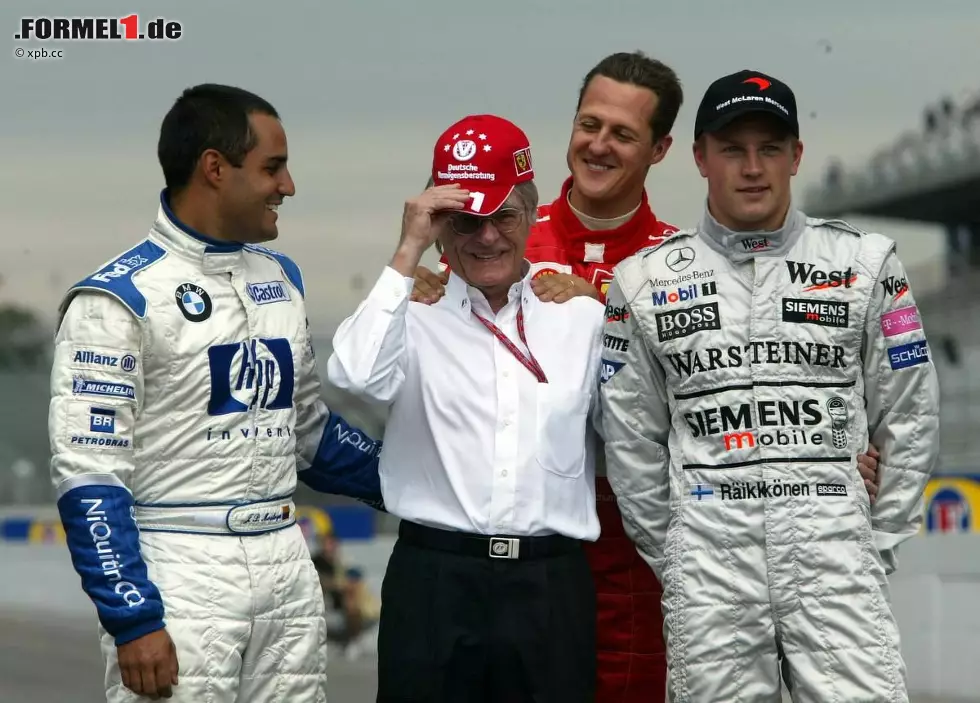 Mit den drei WM-Anwärtern des Jahres 2003 in Indianapolis: Juan Pablo Montoya, Michael Schumacher und Kimi Räikkönen. Foto zur News: Mit den drei WM-Anwärtern des Jahres 2003 in Indianapolis: Juan Pablo Montoya, Michael Schumacher und Kimi Räikkönen.