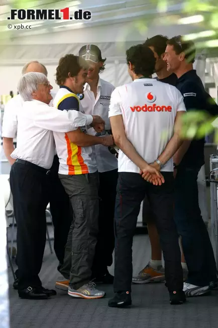 Auch mit Fernando Alonso kam Ecclestone schon immer gut aus. Der Formel-1-Boss verteilt zwar keine Almosen, ist aber immer für seine Fahrer da, wenn sie ihn brauchen. Foto zur News: Auch mit Fernando Alonso kam Ecclestone schon immer gut aus. Der Formel-1-Boss verteilt zwar keine Almosen, ist aber immer für seine Fahrer da, wenn sie ihn brauchen.