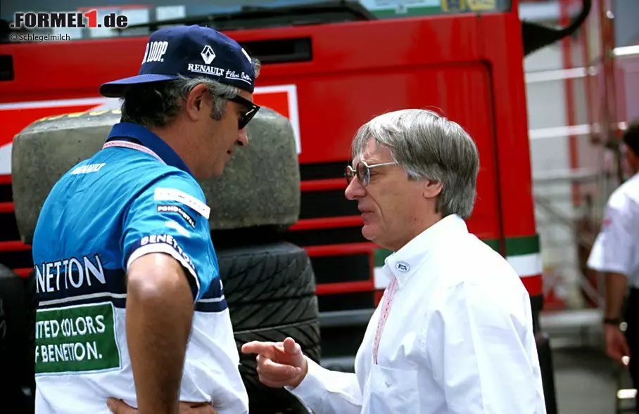 Flavio Briatore (links), erst Benetton-Erfolgsteamchef, dann in Frührente und schließlich mit Renault wieder zurück in der Formel 1, gilt als möglicher Nachfolger des Grand-Prix-Zampanos. Die beiden besitzen auch Anteile am Londoner Fußballklub Queens Park Rangers. Foto zur News: Flavio Briatore (links), erst Benetton-Erfolgsteamchef, dann in Frührente und schließlich mit Renault wieder zurück in der Formel 1, gilt als möglicher Nachfolger des Grand-Prix-Zampanos. Die beiden besitzen auch Anteile am Londoner Fußballklub Queens Park Rangers.