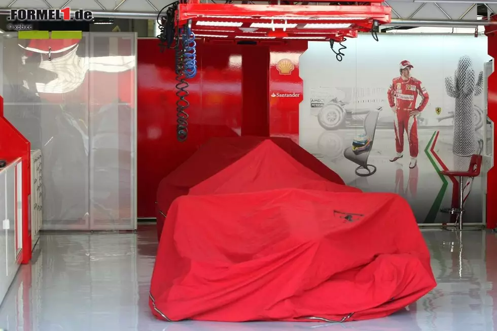 Repubblica (Italien): "Ferrari, ein Desaster! Auch die italienische Nationalmannschaft der Motoren, die Nationale mit dem roten Herz ist vernichtet. Verloren haben Ferrari, Alonso und ganz Italien. Ferrari wirft einen WM-Titel weg. Mit einer sparsamen und blinden Strategie. Sebastian Vettel - il campione bambino." Foto zur News: Repubblica (Italien): "Ferrari, ein Desaster! Auch die italienische Nationalmannschaft der Motoren, die Nationale mit dem roten Herz ist vernichtet. Verloren haben Ferrari, Alonso und ganz Italien. Ferrari wirft einen WM-Titel weg. Mit einer sparsamen und blinden Strategie. Sebastian Vettel - il campione bambino."