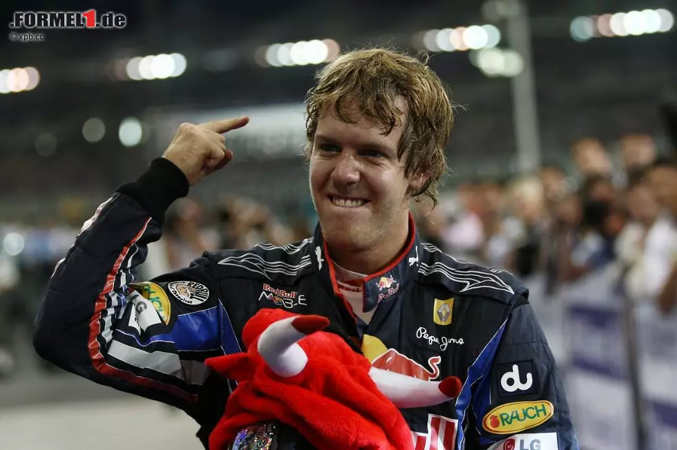 Foto zur News: AS (Spanien): "Ferrari schenkt Sebastian Vettel Alonsos Titel."