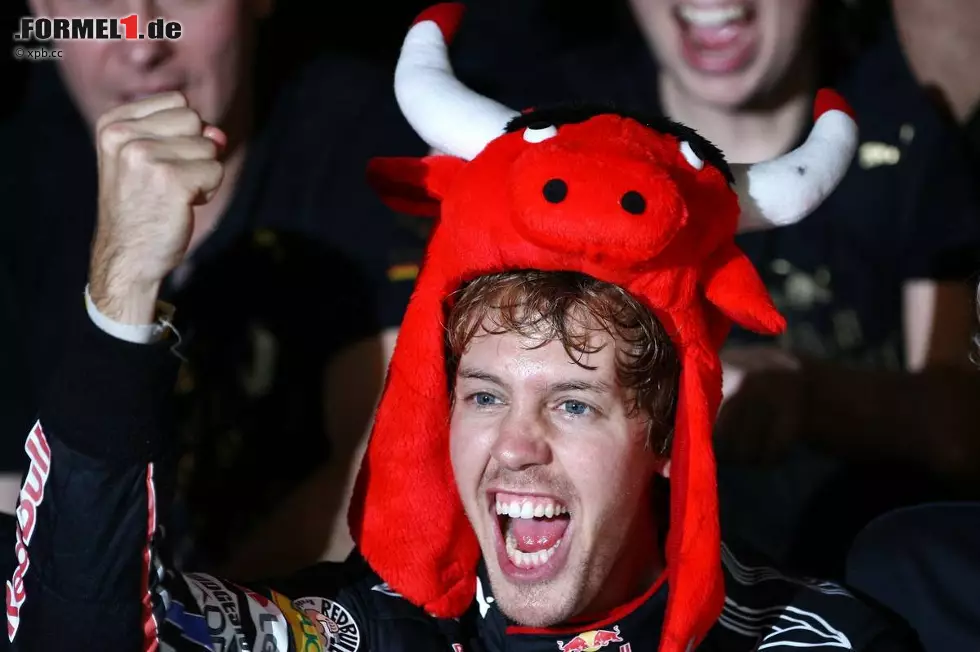 Foto zur News: El Mundo Deportivo (Spanien): "Ein Irrtum von Ferrari krönt Vettel. Ein Albtraum in Abu Dhabi für Alonso."