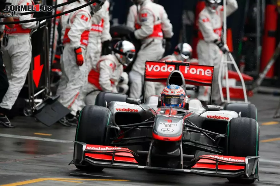 Nicht der favorisierte Lewis Hamilton, sondern Jenson Button fuhr dank cleverer Taktiken in Australien (Bild) und China die ersten beiden McLaren-Siege der Saison ein. Button präsentierte sich als würdiger Weltmeister und kämpfte bis zum vorletzten Rennen um die Titelverteidigung. Letztendlich blieb es aber bei den zwei Triumphen am Saisonbeginn. Foto zur News: Nicht der favorisierte Lewis Hamilton, sondern Jenson Button fuhr dank cleverer Taktiken in Australien (Bild) und China die ersten beiden McLaren-Siege der Saison ein. Button präsentierte sich als würdiger Weltmeister und kämpfte bis zum vorletzten Rennen um die Titelverteidigung. Letztendlich blieb es aber bei den zwei Triumphen am Saisonbeginn.