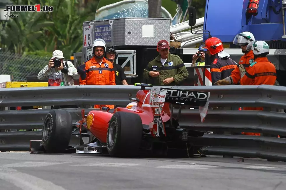 Keiner der fünf WM-Anwärter blieb 2010 ohne Fehler, nicht einmal der sonst so coole Fernando Alonso. Der Crash im Freien Training in Monaco kostete ihn sogar die Teilnahme am Qualifying - auf dem Stadtkurs im Fürstentum besonders bitter. Foto zur News: Keiner der fünf WM-Anwärter blieb 2010 ohne Fehler, nicht einmal der sonst so coole Fernando Alonso. Der Crash im Freien Training in Monaco kostete ihn sogar die Teilnahme am Qualifying - auf dem Stadtkurs im Fürstentum besonders bitter.