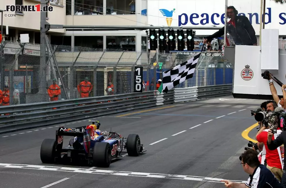 Den Sieg sicherte sich Mark Webber, der spätestens ab diesem Zeitpunkt als ernsthafter Titelkandidat gehandelt werden musste. Dabei hatte er sich bei seinem Heimrennen in Australien noch mit wenig Ruhm bekleckert... Foto zur News: Den Sieg sicherte sich Mark Webber, der spätestens ab diesem Zeitpunkt als ernsthafter Titelkandidat gehandelt werden musste. Dabei hatte er sich bei seinem Heimrennen in Australien noch mit wenig Ruhm bekleckert...