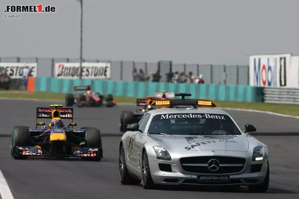 Sebastian Vettel war der Pechvogel der Saison, aber manche Punkte verschleuderte er auch selbst - wie zum Beispiel beim Grand Prix von Ungarn, wo er den erlaubten Maximalabstand hinter dem Safety-Car nicht einhielt und dafür mit einer Durchfahrstrafe belegt wurde, ... Foto zur News: Sebastian Vettel war der Pechvogel der Saison, aber manche Punkte verschleuderte er auch selbst - wie zum Beispiel beim Grand Prix von Ungarn, wo er den erlaubten Maximalabstand hinter dem Safety-Car nicht einhielt und dafür mit einer Durchfahrstrafe belegt wurde, ...