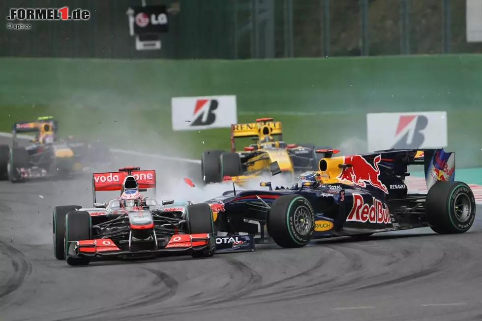 ... oder beim Grand Prix von Belgien, wo er auf einer nassen Bodenwelle zu ungestüm bremste und damit nicht nur sich selbst, sondern auch den völlig perplexen Jenson Button eliminierte. Foto zur News: ... oder beim Grand Prix von Belgien, wo er auf einer nassen Bodenwelle zu ungestüm bremste und damit nicht nur sich selbst, sondern auch den völlig perplexen Jenson Button eliminierte.