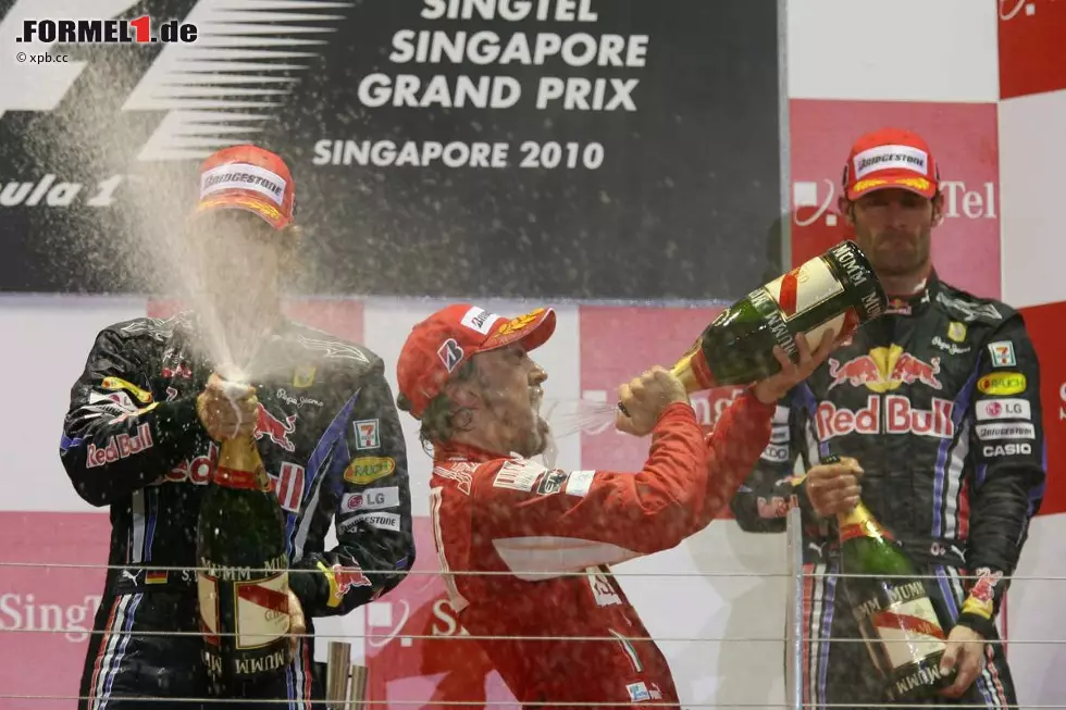 Foto zur News: Fernando Alonso gewann den Grand Prix von Singapur vor den beiden Red Bulls, feierte damit seinen ersten "echten" Sieg beim Nachtrennen und galt plötzlich wieder als heißer WM-Favorit.