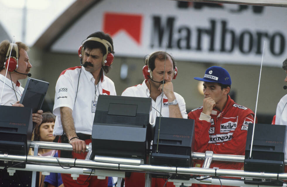 Foto zur News: Ron Dennis ist ab 1988 sein neuer Vorgesetzter, der wahre Chef im &quot;McLaren-Kühlschrank&quot;, heißt es immer, ist jedoch Senna. Zwischen den beiden entwickelte sich über die Jahre eine Hassliebe.