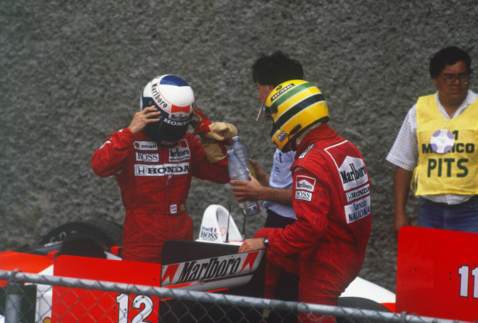 Foto zur News: Funkstille: Je länger sie Teamkollegen sind, desto schlechter verstehen sich Senna und Prost. Erst am Morgen vor Sennas Tod sollten sich die beiden wieder versöhnen.