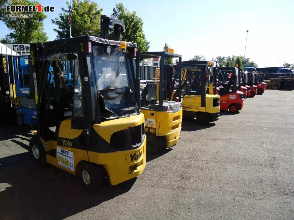 Logistik spielt bei 19 Rennen im Formel-1-Kalender eine enorme Rolle. Hier sieht man die "Rennmaschinen" der vielen Helfer, die dafür sorgen, dass der Zirkus schon in zwei Wochen in Singapur auftreten kann. Foto zur News: Logistik spielt bei 19 Rennen im Formel-1-Kalender eine enorme Rolle. Hier sieht man die "Rennmaschinen" der vielen Helfer, die dafür sorgen, dass der Zirkus schon in zwei Wochen in Singapur auftreten kann.