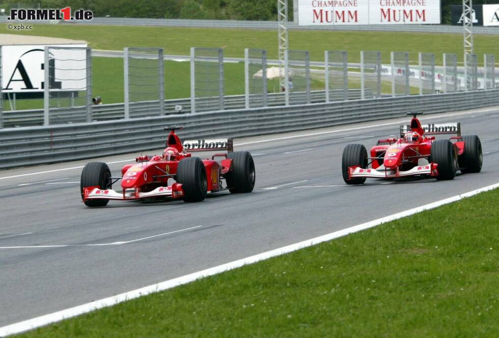 Foto zur News: 1 Million Dollar: Teamorder-Affäre von Ferrari beim Großen Preis von Österreich auf dem A1-Ring 2002, als der führende Rubens Barrichello auf Anweisung von Teamchef Jean Todt (&quot;Let Michael pass for the Championship!&quot;) seinem Kollegen Michael Schumacher den Sieg überlassen muss.