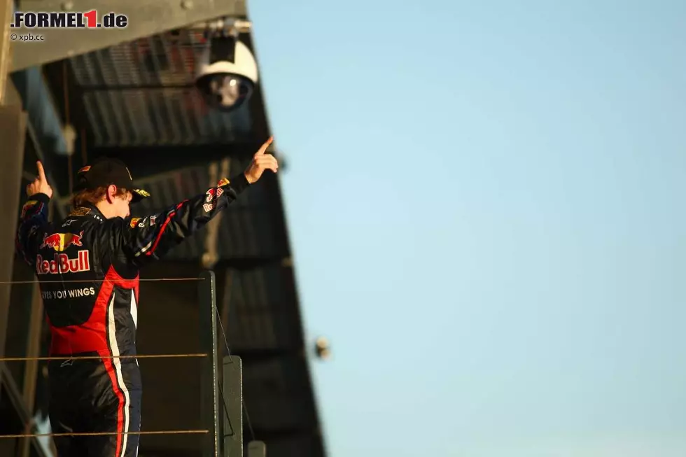Le Parisien (Frankreich): "Auftaktsieg für Sebastian Vettel. Der amtierende Weltmeister hat endlich den Fluch von Australien besiegt. Vettel, jüngster Champion der Formel-1-Geschichte, dominierte das Rennen vom Start bis ins Ziel." Foto zur News: Le Parisien (Frankreich): "Auftaktsieg für Sebastian Vettel. Der amtierende Weltmeister hat endlich den Fluch von Australien besiegt. Vettel, jüngster Champion der Formel-1-Geschichte, dominierte das Rennen vom Start bis ins Ziel."