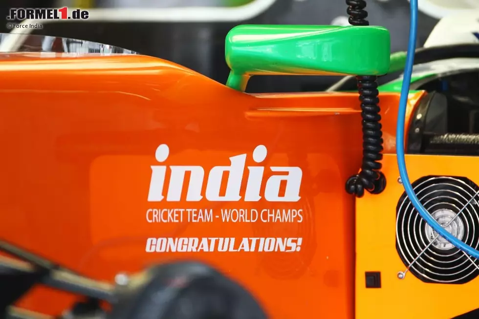 Foto zur News: Indien ist Cricket-Weltmeister - und Force India gratuliert. Vijay Mallyas Jungs sind momentan meilenweit davon entfernt, wie erhofft beim ersten Indien-Grand-Prix in diesem Jahr (30. Oktober) auf dem Podium zu stehen. An einen WM-Titel wagen die Mannen aus Silverstone nicht einmal zu denken...