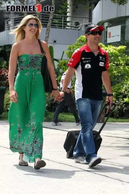 Wie zum Beispiel Timo Glock, dessen Freundin Isabell Reis fast immer mit von der Partie ist, ... Foto zur News: Wie zum Beispiel Timo Glock, dessen Freundin Isabell Reis fast immer mit von der Partie ist, ...