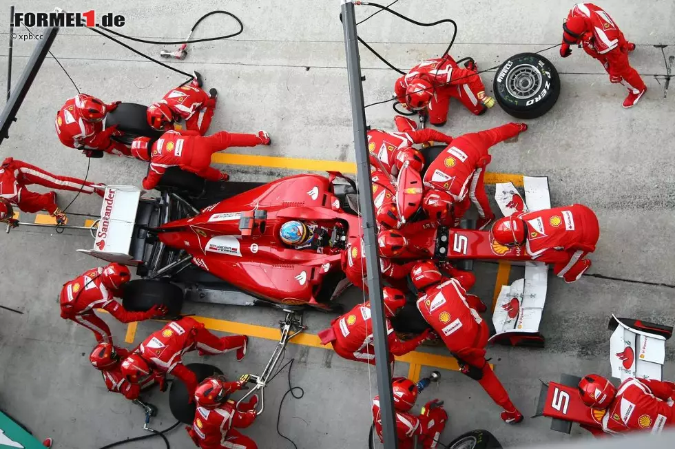 AS (Spanien): "Schwarzer Tag für Ferrari - Sieg für Vettel. Alonso wurde nach einer Kollision mit Erzfeind Hamilton Sechster. Der außergewöhnliche Vettel feiert dagegen seinen zweiten Sieg in Folge." Foto zur News: AS (Spanien): "Schwarzer Tag für Ferrari - Sieg für Vettel. Alonso wurde nach einer Kollision mit Erzfeind Hamilton Sechster. Der außergewöhnliche Vettel feiert dagegen seinen zweiten Sieg in Folge."