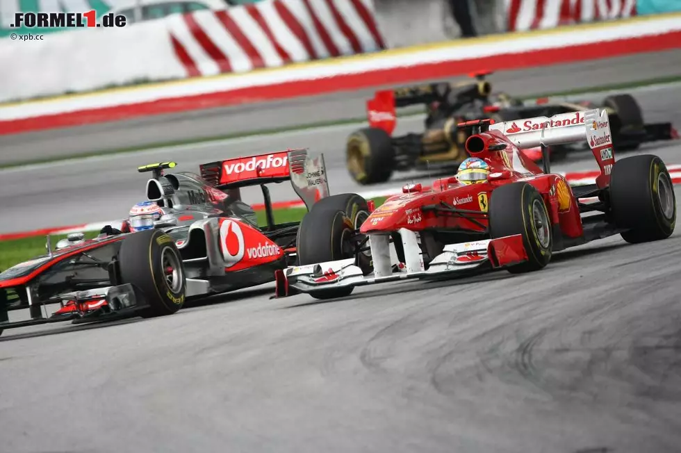 Sport (Spanien): "Sieg für Vettel und Enttäuschung für Alonso. Der Spanier verpasst nach Zusammenprall mit Hamilton den Sprung auf das Podium." Foto zur News: Sport (Spanien): "Sieg für Vettel und Enttäuschung für Alonso. Der Spanier verpasst nach Zusammenprall mit Hamilton den Sprung auf das Podium."