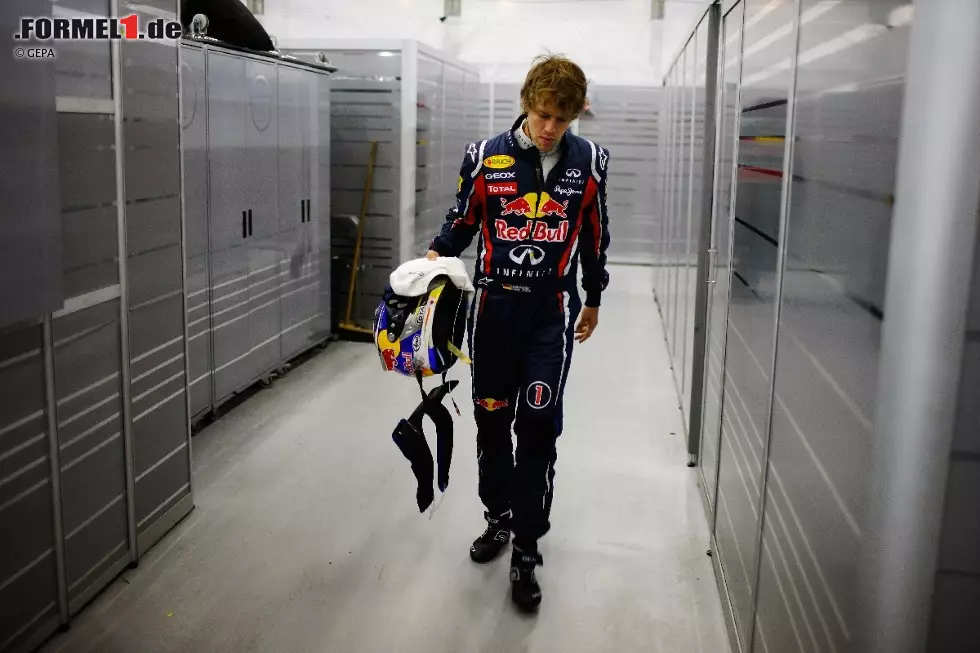 Enttäuschung bei Sebastian Vettel: Durch die falsche Strategie (nur zwei statt drei Stopps) hat er den möglich scheinenden Sieg verloren. Foto zur News: Enttäuschung bei Sebastian Vettel: Durch die falsche Strategie (nur zwei statt drei Stopps) hat er den möglich scheinenden Sieg verloren.