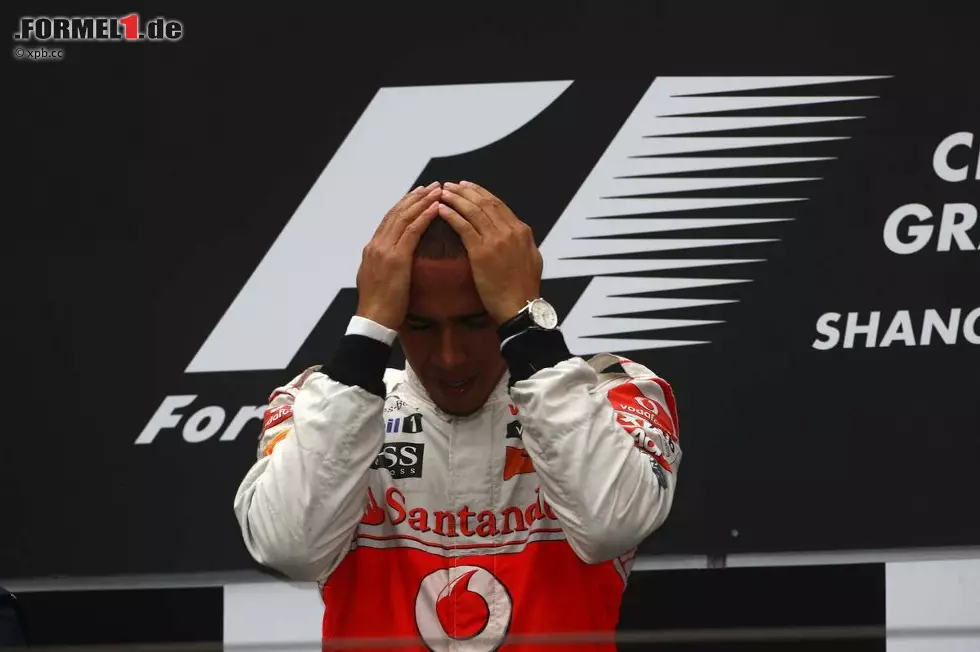 Foto zur News: The Telegraph (Großbritannien): "Das war das Rennen, nach dem 2011 geschrien hat: Ein grandioses Drunter und Drüber auf dem Weg zur Zielflagge. Und am Ende mal ein anderer als Sebastian Vettel ganz oben auf dem Podest. Nichts gegen den Deutschen, aber der sensationelle Erfolg von Lewis Hamilton am Sonntag beim Großen Preis von China hat die Formel-1-Saison erst so richtig lebendig gemacht."