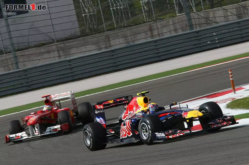 Tuttosport (Italien): "Red Bull und Sebastian Vettel bleiben an der Spitze und schauen auf alle anderen herab, Ferrari erobert nach sechs Monaten wieder einen Platz auf dem Podium. Die Kluft zu Red Bull ist noch groß, aber nicht mehr enorm. Alonso hat in der Türkei die Weichen für einen Neubeginn gestellt. Vettel ist in eine höhere Dimension aufgerückt. Auch wenn er etwas falsch macht, verliert er nicht die Ruhe. Schumacher ist dagegen nur noch der Schatten seiner selbst." Foto zur News: Tuttosport (Italien): "Red Bull und Sebastian Vettel bleiben an der Spitze und schauen auf alle anderen herab, Ferrari erobert nach sechs Monaten wieder einen Platz auf dem Podium. Die Kluft zu Red Bull ist noch groß, aber nicht mehr enorm. Alonso hat in der Türkei die Weichen für einen Neubeginn gestellt. Vettel ist in eine höhere Dimension aufgerückt. Auch wenn er etwas falsch macht, verliert er nicht die Ruhe. Schumacher ist dagegen nur noch der Schatten seiner selbst."