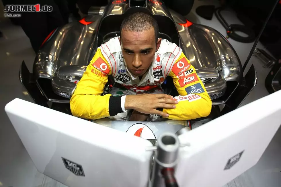 Foto zur News: Lewis Hamilton nach dem Qualifying: "Wie soll ich nur eine Sekunde auf Red Bull finden?" Anscheinend gar nicht so schwierig, denn nach 66 Runden fehlten ihm nur 0,6 Sekunden auf Sieger Sebastian Vettel.