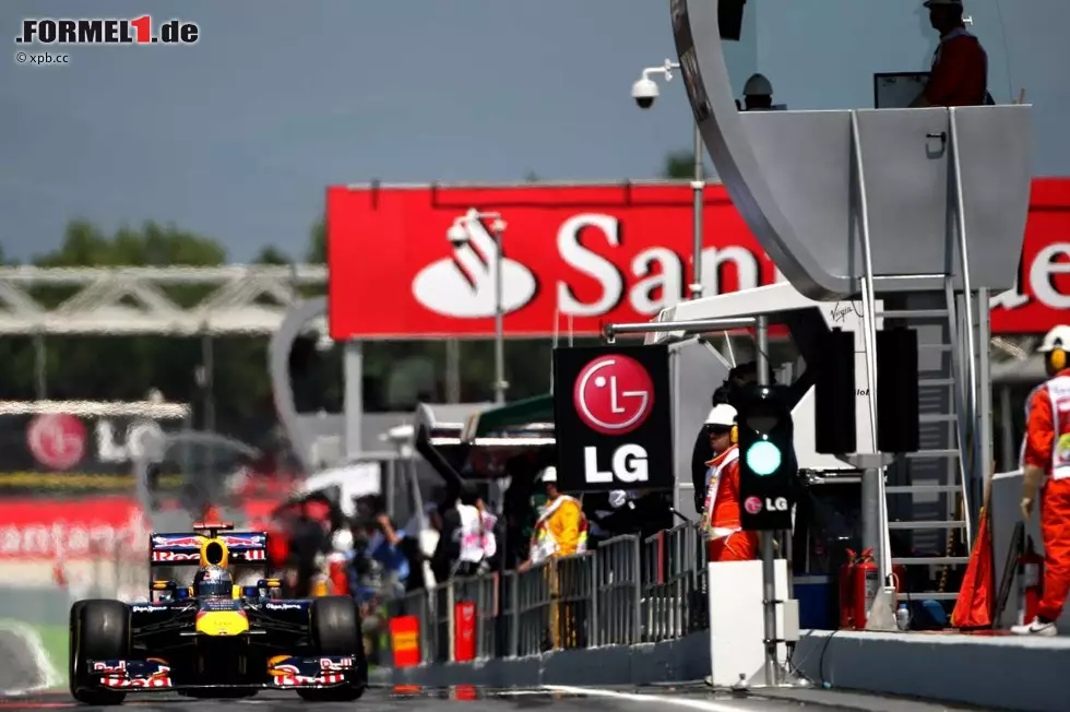 Tagesanzeiger (Schweiz): "Vettel und Sauber feiern in Spanien. Der Weltmeister baute seine WM-Führung mit dem vierten Sieg im fünften Rennen auf 41 Punkte aus. Sebastian Vettel lieferte auf dem Circuit de Catalunya ein weiteres Meisterstück ab. In einem spannenden Rennen, das auch die ausgezeichnete Boxencrew von Red Bull beeinflusste, wehrte er die Angriffe des starken McLaren-Piloten Lewis Hamilton souverän ab und untermauerte so seine Ambitionen auf die Verteidigung des WM-Titels." Foto zur News: Tagesanzeiger (Schweiz): "Vettel und Sauber feiern in Spanien. Der Weltmeister baute seine WM-Führung mit dem vierten Sieg im fünften Rennen auf 41 Punkte aus. Sebastian Vettel lieferte auf dem Circuit de Catalunya ein weiteres Meisterstück ab. In einem spannenden Rennen, das auch die ausgezeichnete Boxencrew von Red Bull beeinflusste, wehrte er die Angriffe des starken McLaren-Piloten Lewis Hamilton souverän ab und untermauerte so seine Ambitionen auf die Verteidigung des WM-Titels."
