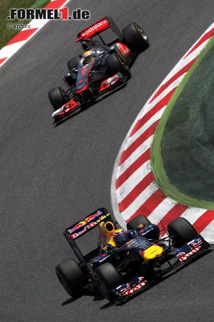 The Guardian (Großbritannien): "Für etwa zwei Drittel des Großen Preis von Spanien, in denen Lewis Hamilton heldenhaft Sebastian Vettel verfolgte, konnte man zu der Annahme kommen, dass er das Zeug hatte, ihn einzuholen. Es war ein wenig wie in der eigenen Kindheit, als man dachte, irgendwann wird der Kojote den Road-Runner sicher mal einfangen. Aber diese Formel-1-Saison wird entschieden sein, noch bevor das Laub im Spätsommer von den Bäumen fällt, sollte Red Bull im Allgemeinen und Vettel im Speziellen in dieser Art und Weise weiter dominieren." Foto zur News: The Guardian (Großbritannien): "Für etwa zwei Drittel des Großen Preis von Spanien, in denen Lewis Hamilton heldenhaft Sebastian Vettel verfolgte, konnte man zu der Annahme kommen, dass er das Zeug hatte, ihn einzuholen. Es war ein wenig wie in der eigenen Kindheit, als man dachte, irgendwann wird der Kojote den Road-Runner sicher mal einfangen. Aber diese Formel-1-Saison wird entschieden sein, noch bevor das Laub im Spätsommer von den Bäumen fällt, sollte Red Bull im Allgemeinen und Vettel im Speziellen in dieser Art und Weise weiter dominieren."