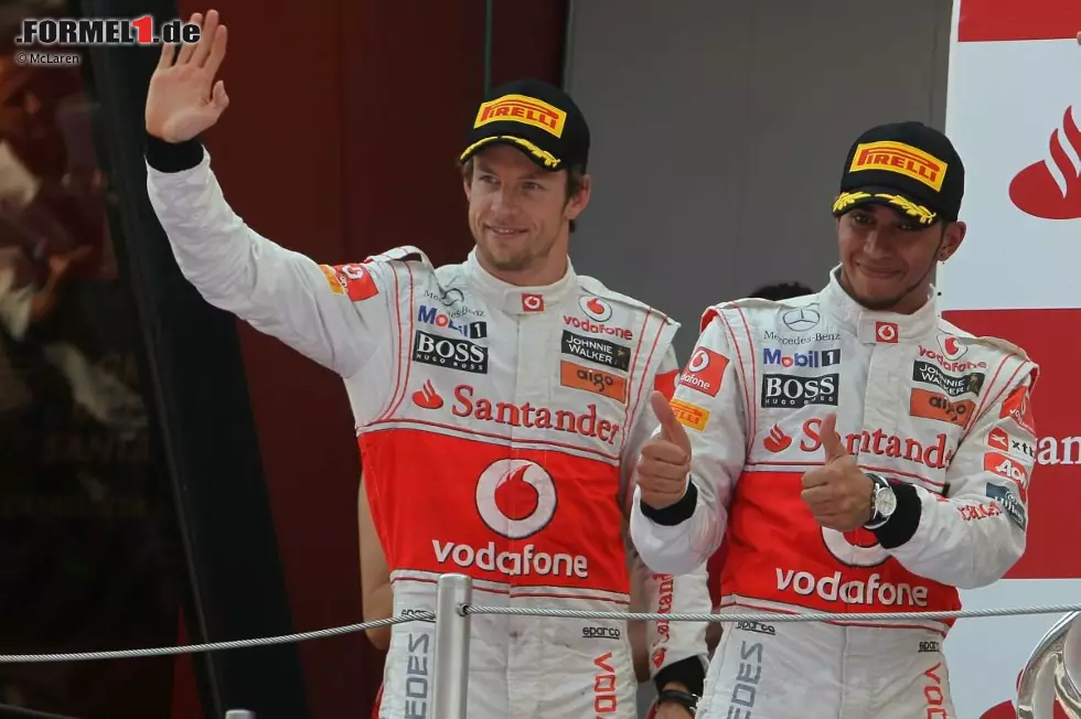 Daily Mail (Großbritannien): "Stierkämpfer! Aber Hamilton kann gegen Vettel nicht den entscheidenden Stich setzen. Hamilton gab sein Bestes, um unter der spanischen Sonne zum Matador des Motorsports zu werden. Eine wieder mal herausragende Fahrerleistung brachte ihn bis auf etwas über eine halbe Sekunde an seine Beute im Red Bull heran, als die Zielflagge kam." Foto zur News: Daily Mail (Großbritannien): "Stierkämpfer! Aber Hamilton kann gegen Vettel nicht den entscheidenden Stich setzen. Hamilton gab sein Bestes, um unter der spanischen Sonne zum Matador des Motorsports zu werden. Eine wieder mal herausragende Fahrerleistung brachte ihn bis auf etwas über eine halbe Sekunde an seine Beute im Red Bull heran, als die Zielflagge kam."