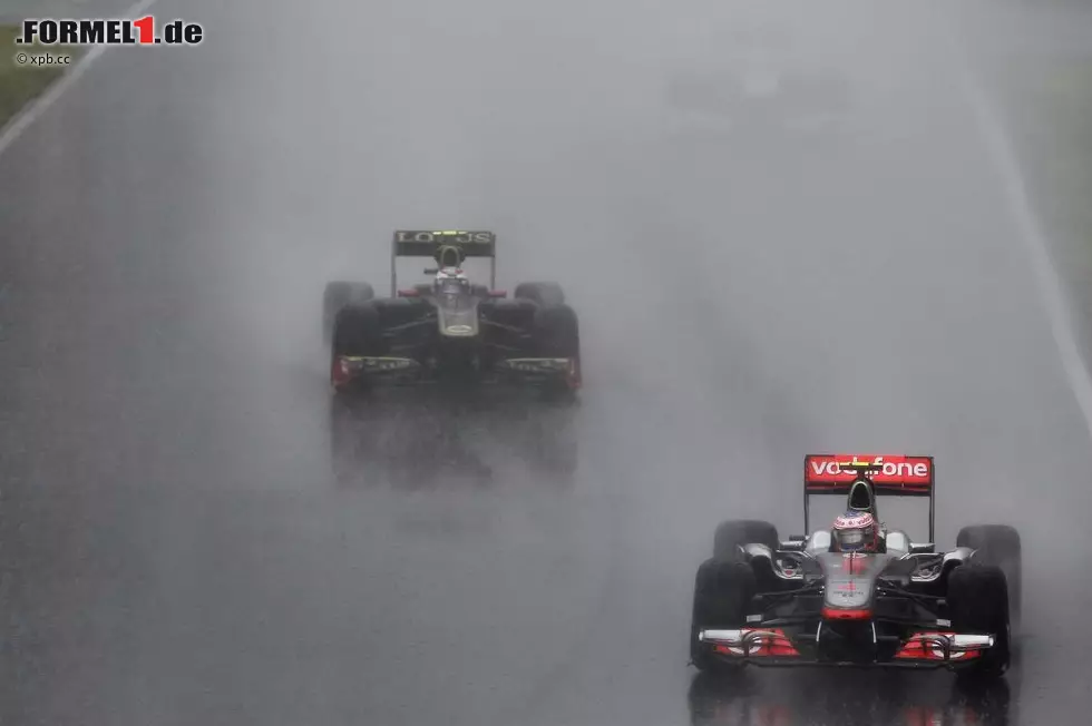 Blick (Schweiz): "Regen-Roulette in Montreal: Das nur einen Steinwurf vom Circuit Gilles Villeneuve entfernte olympische Ruderbecken ist fast nicht mehr von der Strecke zu unterscheiden. Button frisst Vettel Sekunden vor Schluss. Ein Wahnsinns-Grand-Prix, wie er dramatischer nicht sein könnte." Foto zur News: Blick (Schweiz): "Regen-Roulette in Montreal: Das nur einen Steinwurf vom Circuit Gilles Villeneuve entfernte olympische Ruderbecken ist fast nicht mehr von der Strecke zu unterscheiden. Button frisst Vettel Sekunden vor Schluss. Ein Wahnsinns-Grand-Prix, wie er dramatischer nicht sein könnte."