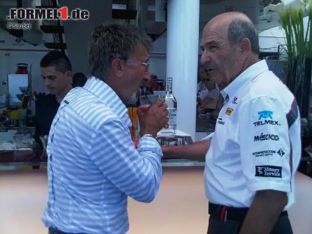 Während man bei Force India hauptsächlich Whisky und Wein bekommt, gibt's bei Sauber dank Sponsor Jose Cuervo Tequila. Einem mit einem goldenen Tropfen angehauchten Cocktail ist Ex-Teamchef Eddie Jordan selten abgeneigt. Foto zur News: Während man bei Force India hauptsächlich Whisky und Wein bekommt, gibt's bei Sauber dank Sponsor Jose Cuervo Tequila. Einem mit einem goldenen Tropfen angehauchten Cocktail ist Ex-Teamchef Eddie Jordan selten abgeneigt.