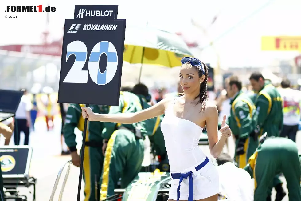 Foto zur News: Gridgirl von Heikki Kovalainen. Gut, dass dessen Freundin Catherine Hyde am Sonntag nicht in der Startaufstellung war...