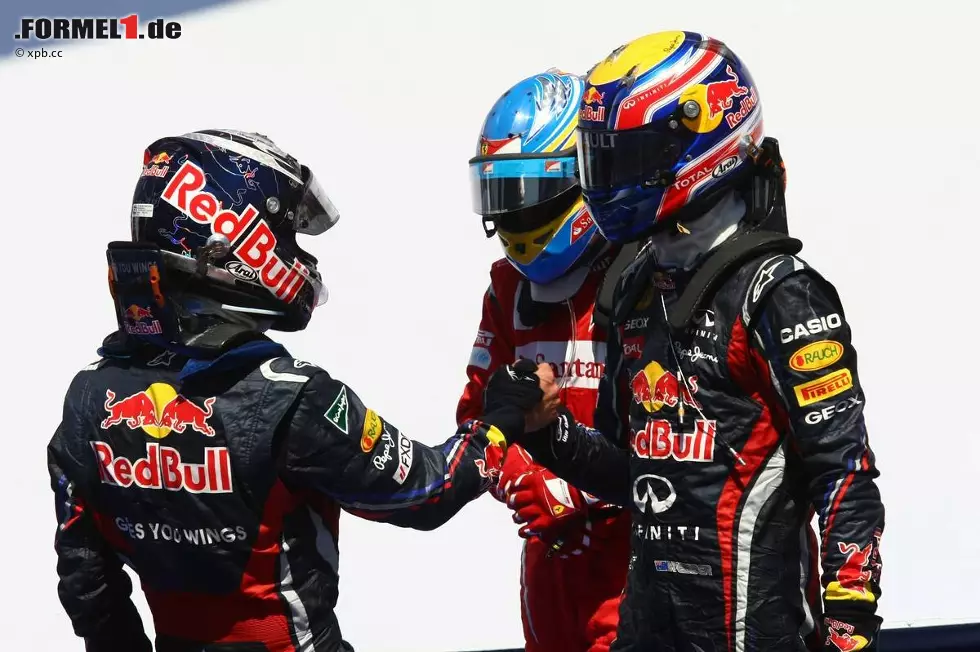 Foto zur News: Sport (Spanien): "Vettel gewinnt vor Alonso, sein Red Bull ist nicht zu zähmen. Die fast schon beleidigende Dominanz setzt sich fort."