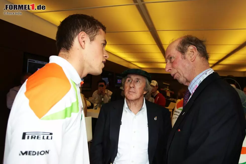 Apropos Royals: Im Trubel um Prinz Harry fiel es zwar kaum jemandem auf, aber auch Prinz Edward (im Bild mit Paul di Resta und Sir Jackie Stewart) stattete der Formel 1 in Silverstone einen Besuch ab. Foto zur News: Apropos Royals: Im Trubel um Prinz Harry fiel es zwar kaum jemandem auf, aber auch Prinz Edward (im Bild mit Paul di Resta und Sir Jackie Stewart) stattete der Formel 1 in Silverstone einen Besuch ab.