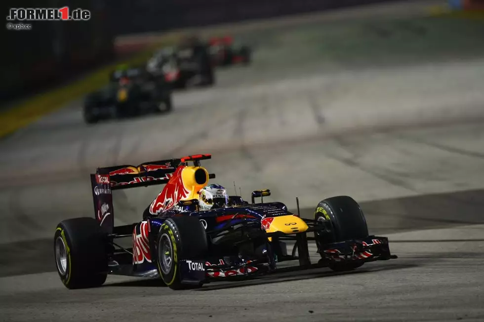 Der Standard (Österreich): "Vettel auf und davon. Der Titelverteidiger fuhr mit klinischer Perfektion los, ließ dem Feld von der Pole-Position nicht den Hauch einer Chance und setzte sich mit Rundenzeiten aus einer anderen Dimension schnell von der Konkurrenz ab. Die Sache ist gegessen." Foto zur News: Der Standard (Österreich): "Vettel auf und davon. Der Titelverteidiger fuhr mit klinischer Perfektion los, ließ dem Feld von der Pole-Position nicht den Hauch einer Chance und setzte sich mit Rundenzeiten aus einer anderen Dimension schnell von der Konkurrenz ab. Die Sache ist gegessen."