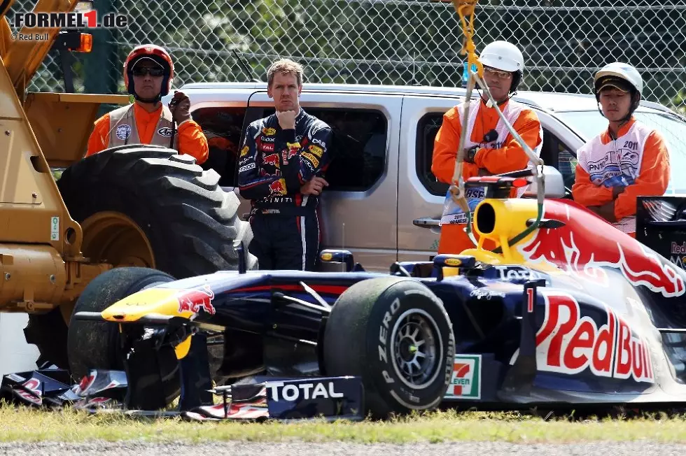 Foto zur News: Am meisten ärgerte er sich darüber, dass er den einzigen Frontflügel der neuesten Spezifikation untauglich machte. Aber Red Bull ließ aus Milton Keynes über Nacht einen neuen einfliegen, der erst knapp eine halbe Stunde vor dem Qualifying an der Strecke ankam!