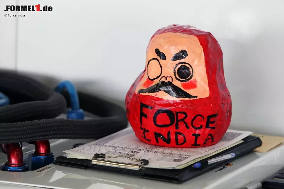 Foto zur News: Japanischer Glücksbringer: Wenn&#039;s denn dann geklappt hat, wird auch das zweite Auge ausgemalt...