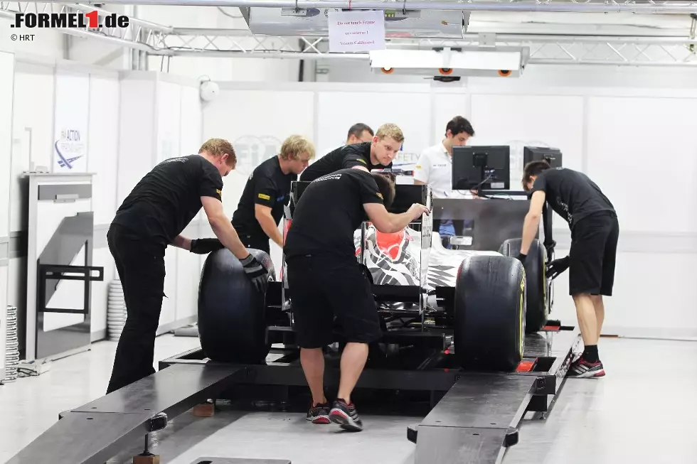 Foto zur News: Ab auf die Waage: Mit Fahrer und Flüssigkeiten muss ein Formel-1-Auto mindestens 640 Kilogramm wiegen. Wird dieses Gewicht unterschritten, drohen Konsequenzen.