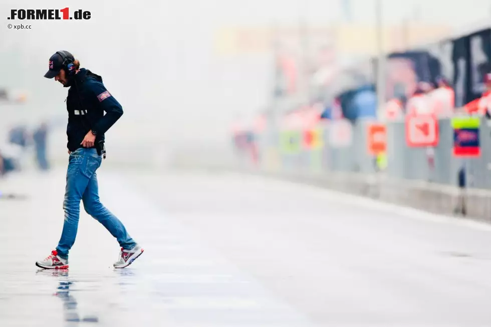 Foto zur News: Ein neues Gesicht im Fahrerlager: Red-Bull-Junior Jean-Eric Vergne durfte am Freitag erstmals für Toro Rosso testen.