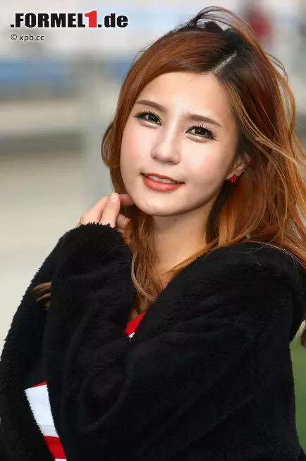 Wenn schon die Hotels schmuddelig sind, wegen der Gridgirls muss sich Südkorea nicht verstecken. Foto zur News: Wenn schon die Hotels schmuddelig sind, wegen der Gridgirls muss sich Südkorea nicht verstecken.