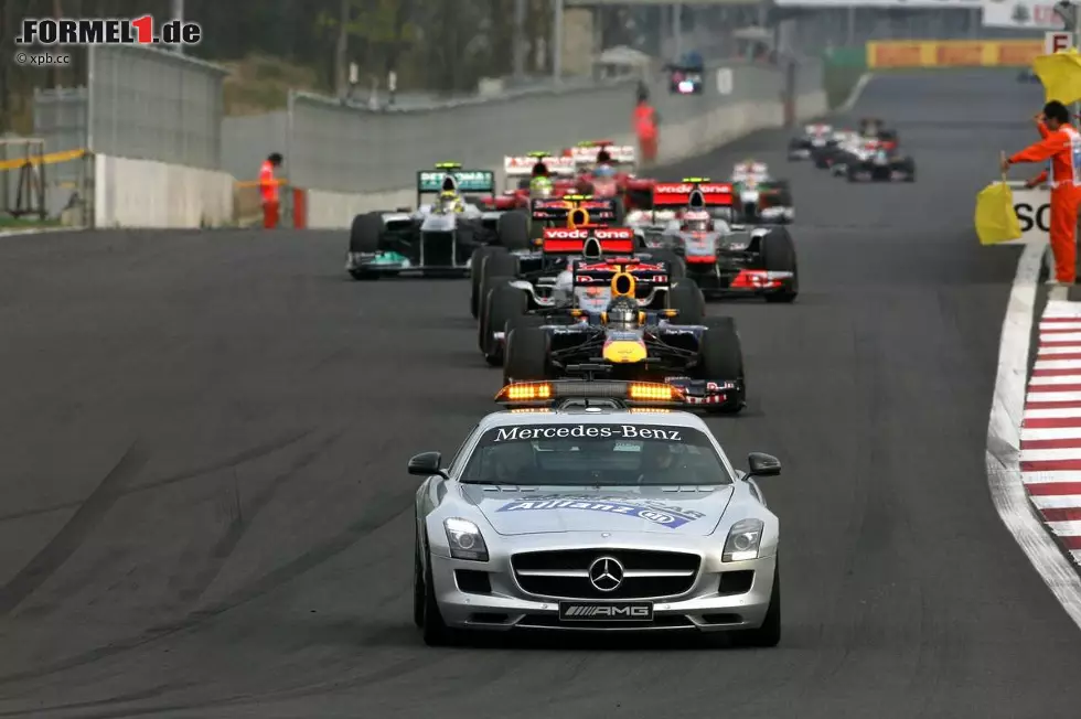 Foto zur News: Wegen der Kollision zwischen Witali Petrow und Michael Schumacher kam der Deutsche dann auch tatsächlich von Runde 17 bis 21 zum Einsatz.