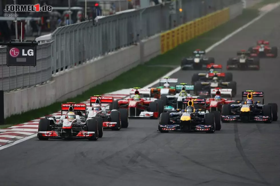 The Times (Großbritannien): "Vettel sagt man nach, er könne nur von der Pole-Position aus gewinnen, in einem Auto, das ganz klar das Fahrerfeld dominiert. Aber er hat in dieser Saison schon einmal ein Rennen gewonnen, bei dem er nicht von der Pole-Position gestartet war. Und gestern wiederholte er dies mit Nachdruck und beherrschte das Geschehen in einer Art, an die sich der Sport bereits gewöhnt hat." Foto zur News: The Times (Großbritannien): "Vettel sagt man nach, er könne nur von der Pole-Position aus gewinnen, in einem Auto, das ganz klar das Fahrerfeld dominiert. Aber er hat in dieser Saison schon einmal ein Rennen gewonnen, bei dem er nicht von der Pole-Position gestartet war. Und gestern wiederholte er dies mit Nachdruck und beherrschte das Geschehen in einer Art, an die sich der Sport bereits gewöhnt hat."