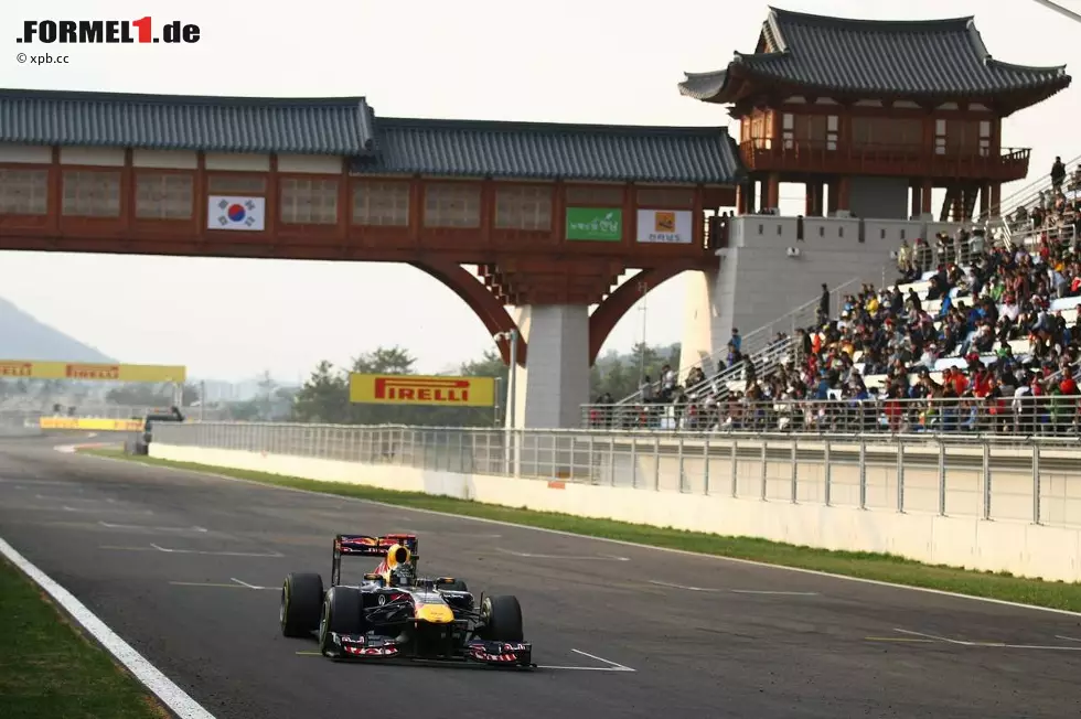 Tuttosport (Italien): "Ein perfektes Rennen mit dem besten Auto. Vettel feiert seinen zehnten Saisonsieg und beschert seinem Team Red Bull den Konstrukteurstitel. Was könnte man von ihm mehr verlangen? Der Deutsche begnügt sich nicht mit dem Pilotentitel und kämpft weiter. Er will der Beste aller Zeiten werden. Sein Rennen in Korea war von Anfang bis zum Ende einfach perfekt." Foto zur News: Tuttosport (Italien): "Ein perfektes Rennen mit dem besten Auto. Vettel feiert seinen zehnten Saisonsieg und beschert seinem Team Red Bull den Konstrukteurstitel. Was könnte man von ihm mehr verlangen? Der Deutsche begnügt sich nicht mit dem Pilotentitel und kämpft weiter. Er will der Beste aller Zeiten werden. Sein Rennen in Korea war von Anfang bis zum Ende einfach perfekt."