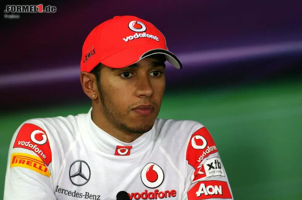Daily Mirror (Großbritannien): "Lewis Hamilton ist zurück auf dem Podium, fühlt sich aber trotzdem noch platt. Er konnte mit seiner glänzenden Fahrt auf der Straße der Vergeltung ein Comeback feiern - sagte aber nachher, es gäbe nichts zu feiern." Foto zur News: Daily Mirror (Großbritannien): "Lewis Hamilton ist zurück auf dem Podium, fühlt sich aber trotzdem noch platt. Er konnte mit seiner glänzenden Fahrt auf der Straße der Vergeltung ein Comeback feiern - sagte aber nachher, es gäbe nichts zu feiern."
